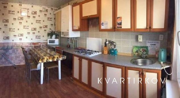 Guest house 50 meters from the sea, Berdiansk - apartment by the day