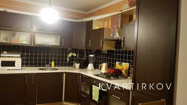 2 bedroom apartment in the center, Odessa - apartment by the day