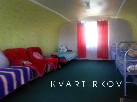 Berdyansk - Rent a room for 3-5 people. The room is on the s