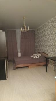 Сдаётся квартира-студия посуточно.В квартире есть бытовая те