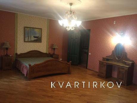 Apartment in Kontraktova, Kyiv - apartment by the day