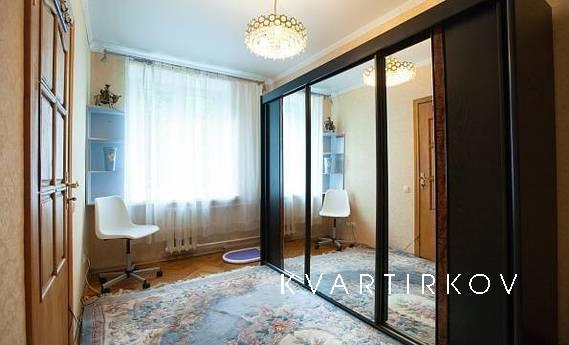  Вся бытовая техника(телевизор плазменный, холодильник, стир