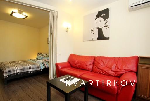 Расположение: Тихое, зеленое место, рядом кафе, магазины. Кв