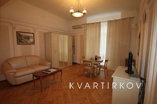 Расположение: Дом удобно расположен в самом центре Москвы, в