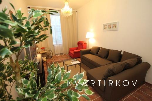 Расположение: Трехкомнатная квартира в 8 минутах пешком от м