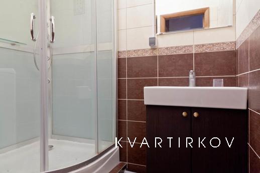 Квартира находится в старинном здании на 3 этаже (есть лифт)