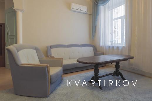 Apartment in a beautiful place, Kyiv - apartment by the day
