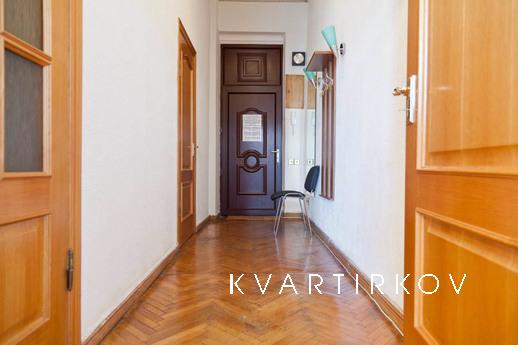 1 bedroom apartment near the metro, Moscow - apartment by the day