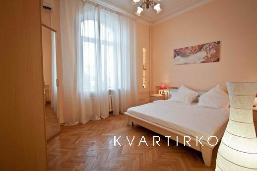 Спальные места: 2+2,  2 изолированных комнаты.
Квартира сдае