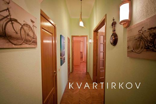 Большая двухкомнатная квартира в центре, Москва - квартира посуточно