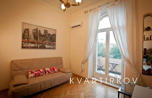 Большая двухкомнатная квартира в центре, Москва - квартира посуточно