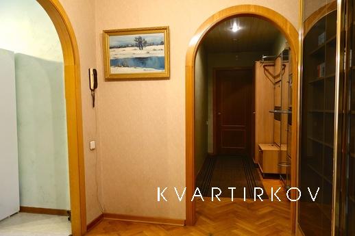 One-bedroom apartment near the Zoo, Moscow - apartment by the day