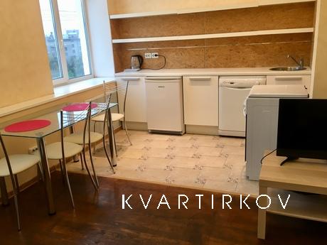 2 bedroom apartment in the center, Moscow - apartment by the day