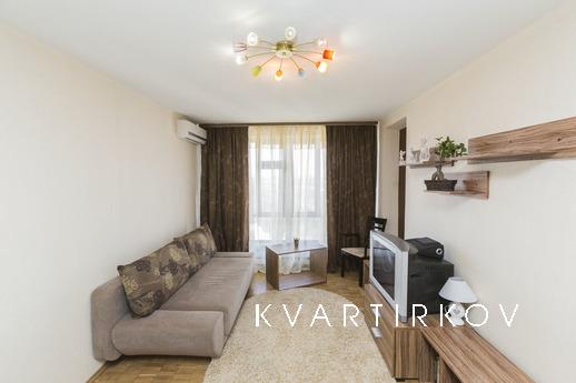 Daily, metro Darnitsa, Kyiv - apartment by the day