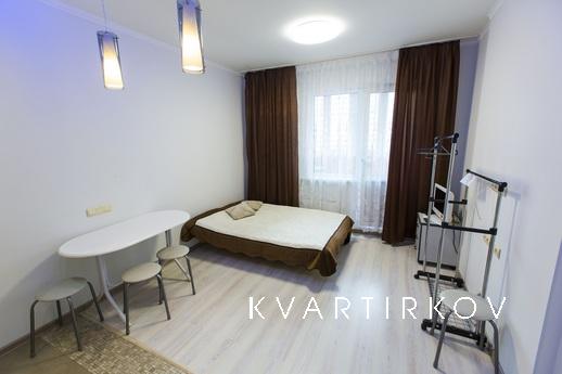 Инфраструктура: Дом расположен слева от ТРЦ «Аура», в 10 мин