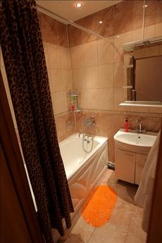 Просторная двухкомнатная квартира, Сургут - квартира посуточно