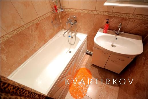 Просторная двухкомнатная квартира, Сургут - квартира посуточно