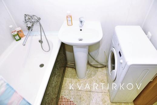 Большая двухкомнатная квартира, Сургут - квартира посуточно