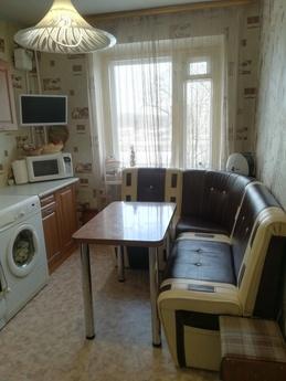I rent a 3-room apartment on Striyskaya Street near the bus 