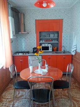 THE HOUSE IS GREAT, Kherson - apartment by the day