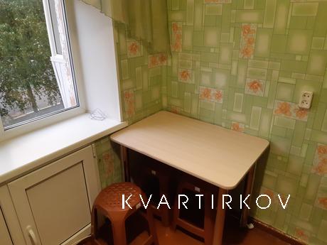 2-комнатная квартира на Гагарина 1 линия, Златоуст - квартира посуточно