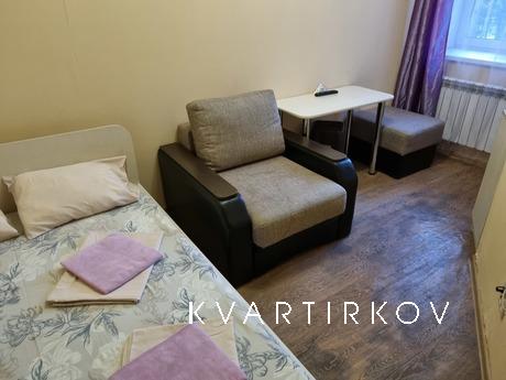 Чистая современная студия, чистое постельное бельё, полотенц