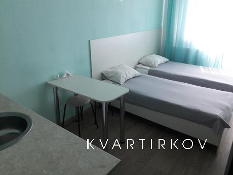 Чистая современная студия, чистое постельное бельё, полотенц