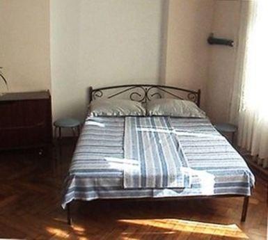 The apartment is inexpensive in Odessa., Odessa - apartment by the day