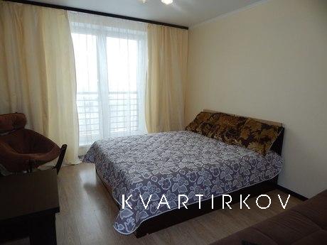 Rent daily and hourly 1-room apartment-studio, with the nece