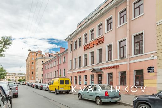 St. Petersburg, Canal Griboed, Санкт-Петербург - квартира подобово