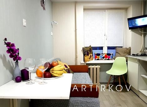 Новая, чистая, уютная студия подходит для проживания 1-2 чел