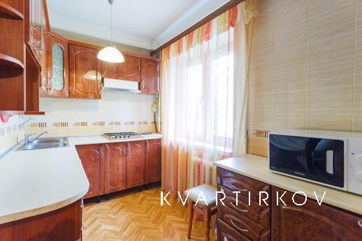 2 кімнатна квартира в центрі, Київ - квартира подобово