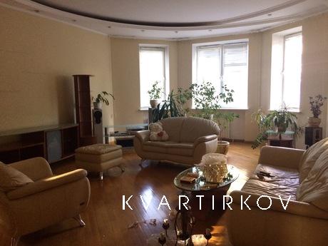 4 bedroom apartment for rent, Odessa - apartment by the day