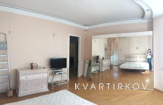 4 bedroom apartment for rent, Odessa - apartment by the day