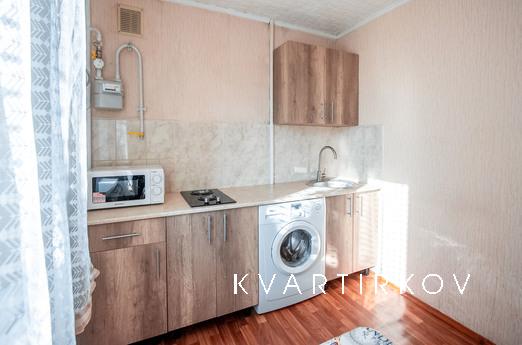 TWO BEDROOM APARTMENT 10 MINUTES TO SEA, Sudak - apartment by the day