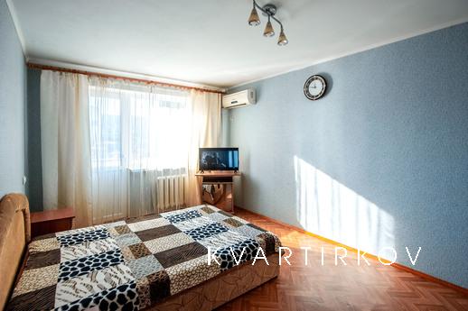 TWO BEDROOM APARTMENT 10 MINUTES TO SEA, Sudak - apartment by the day