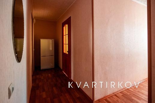 TWO BEDROOM APARTMENT 10 MINUTES TO SEA, Sudak - apartment by the day