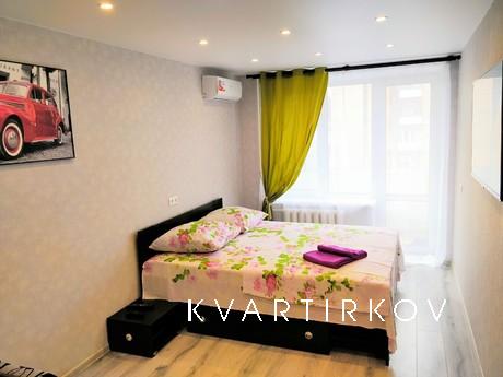 Rent 2-bedroom apartment overlooking the Moscow City. In wal