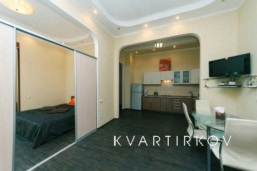 Spacious 2 room apartment. Center!, Kyiv - apartment by the day