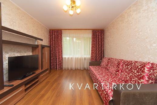 ***************
В квартире может разместиться 4 человека (2+