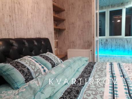 In the center of Kharkov for rent daily 2-bedroom, new, styl