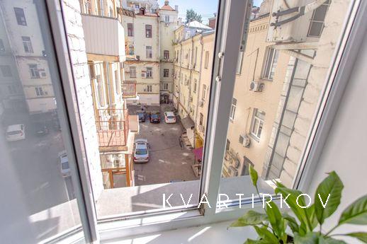 Cozy, comfortable 1r apart  Khreschatik, Kyiv - apartment by the day