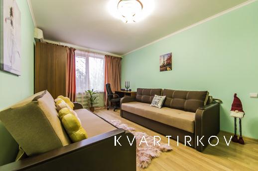 2 k apartment near m Chernigovskaya, Les, Kyiv - apartment by the day
