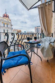 Center of Kiev magical 2-room apartments, Kyiv - apartment by the day