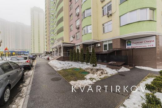 Новые апартаменты возле мДарница, Киев - квартира посуточно