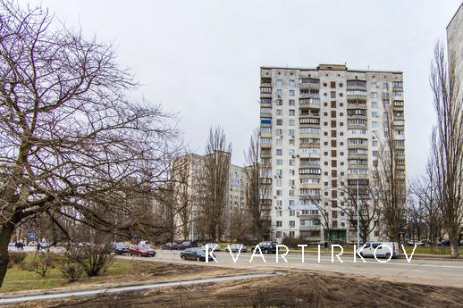 Теплий, затишна кварти у метро Черниговс, Київ - квартира подобово