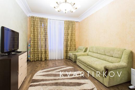 One bedroom apartment in the very center of Kharkov. Separat