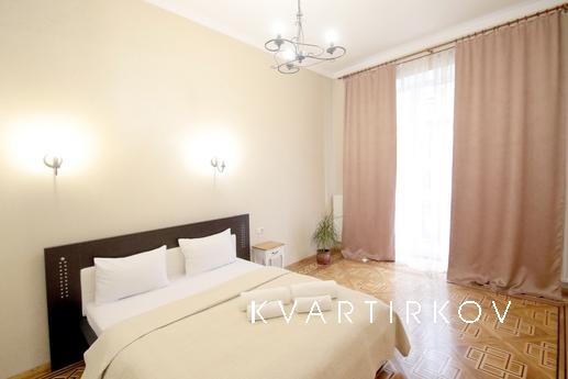 Apartments with 3 rooms are located on the vul. Kulisha 47, 