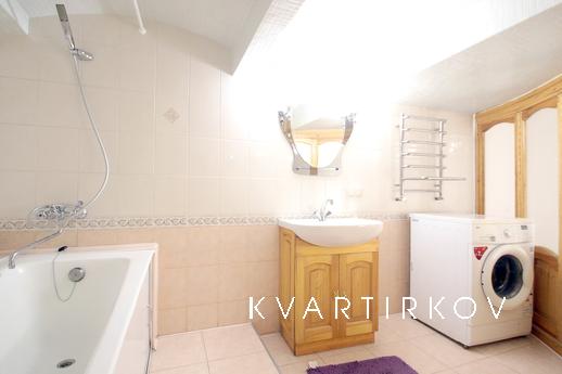 Spacious 2-room apartment, Lviv - apartment by the day