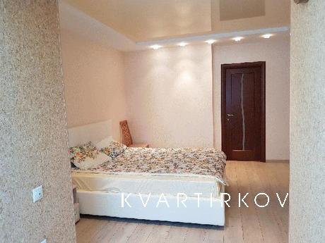 Сдам посуточно светлую 2комн квартиру в хорошем квартале, в 